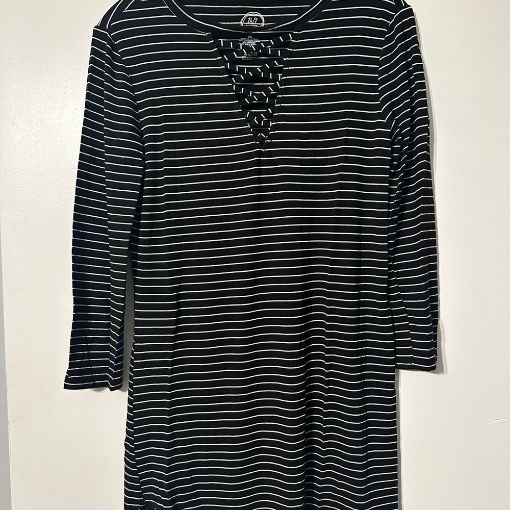 Maurices Black and White Striped 3/4 Sleeve Tunic Top